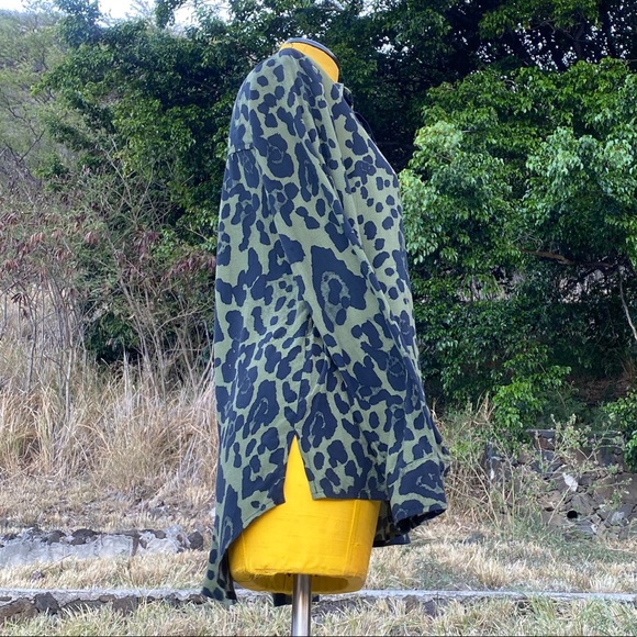 TOPSHOP green leopard print button down shirt - Picture 5 of 13